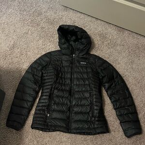Patagonia black puffer jacket with hood